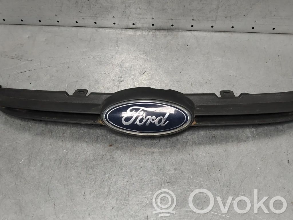 Ford Fiesta Etupuskurin ylempi jäähdytinsäleikkö 
