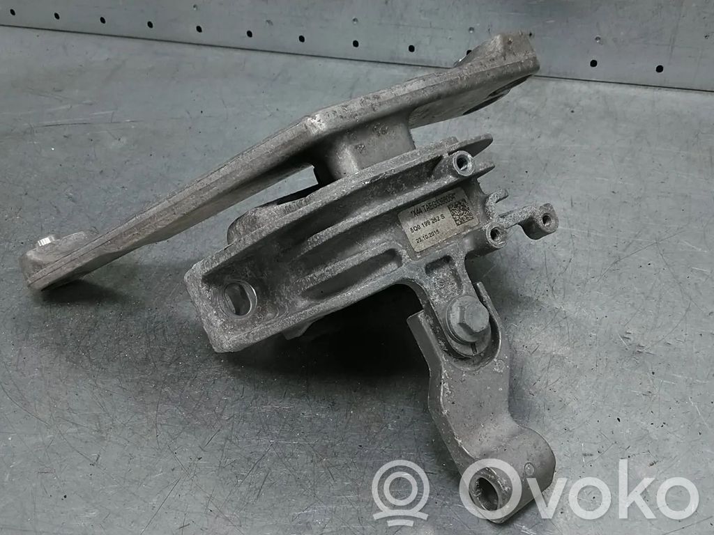 Volkswagen Golf VII Engine mount bracket 