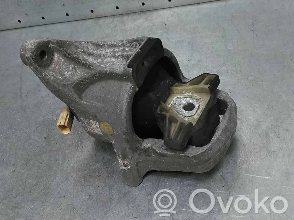 Audi A4 S4 B9 Engine mount bracket 