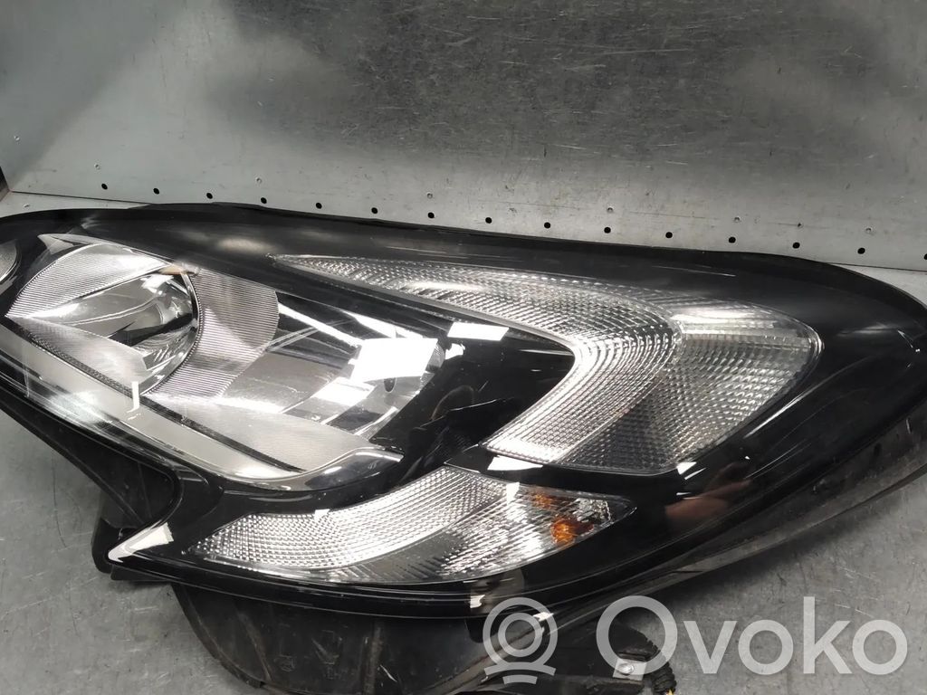 Opel Corsa E Priekinis žibintas 