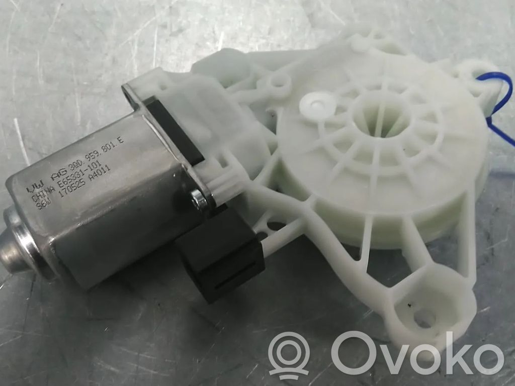 Audi A5 Motor del regulador de la ventanilla de la puerta delantera 