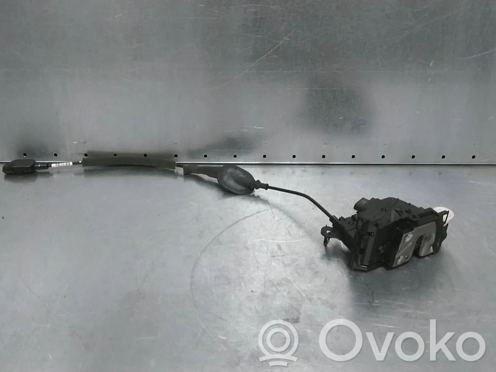 Renault Clio IV Priekšpusē slēdzene 