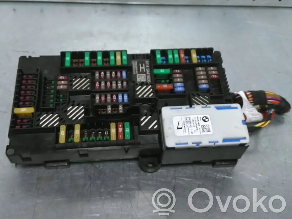 BMW XM Ramka / Moduł bezpieczników 