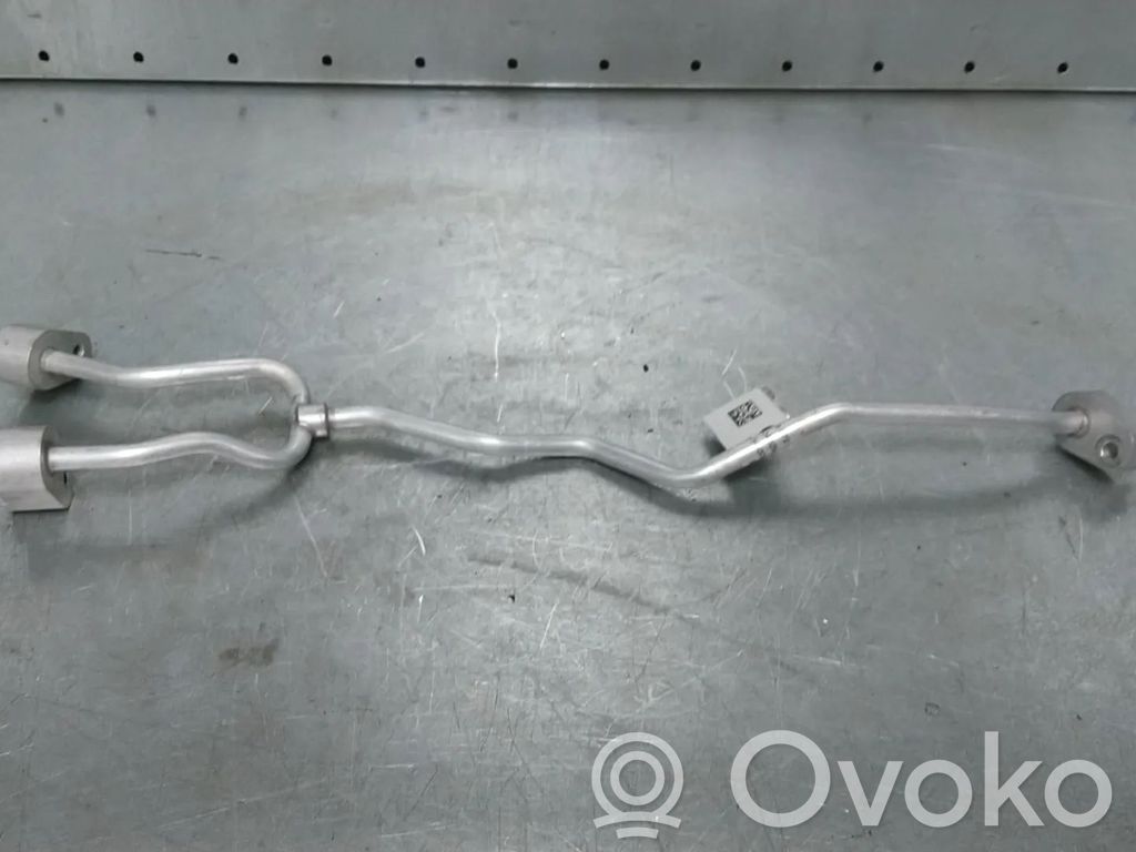 BMW XM Ilmastointilaitteen putki (A/C) 