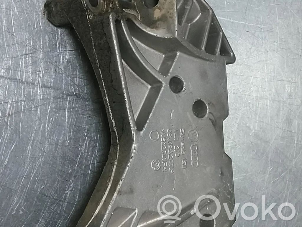 Volkswagen Tiguan Engine mount bracket 