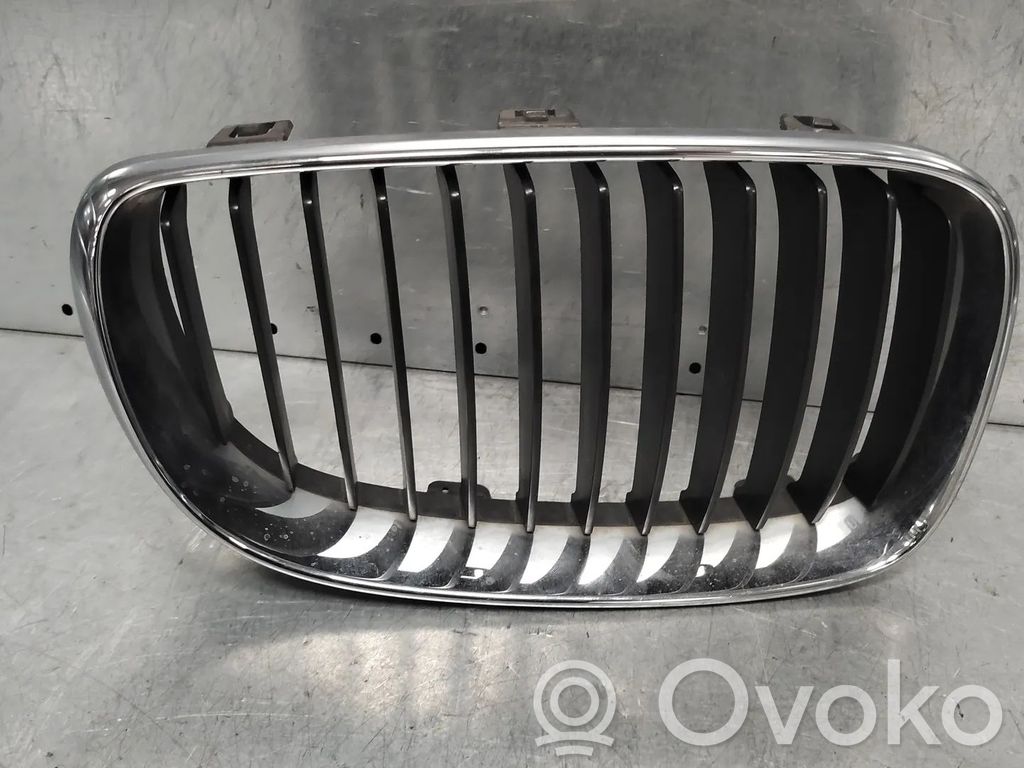 BMW 1 E81 E87 Griglia superiore del radiatore paraurti anteriore 