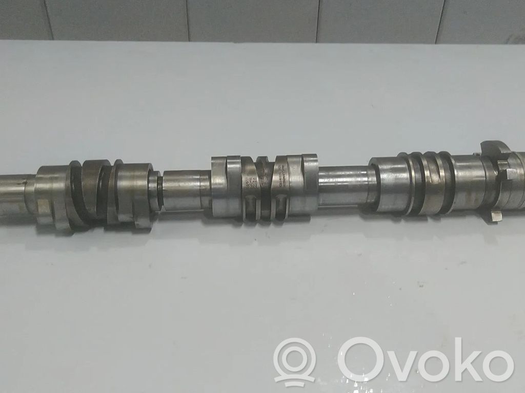 Audi A4 S4 B9 Wałek rozrządu 