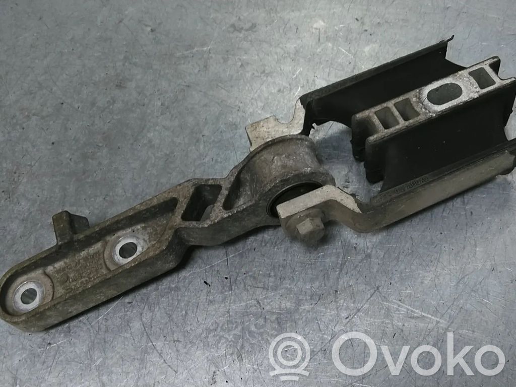 Volvo V60 Engine mount bracket 