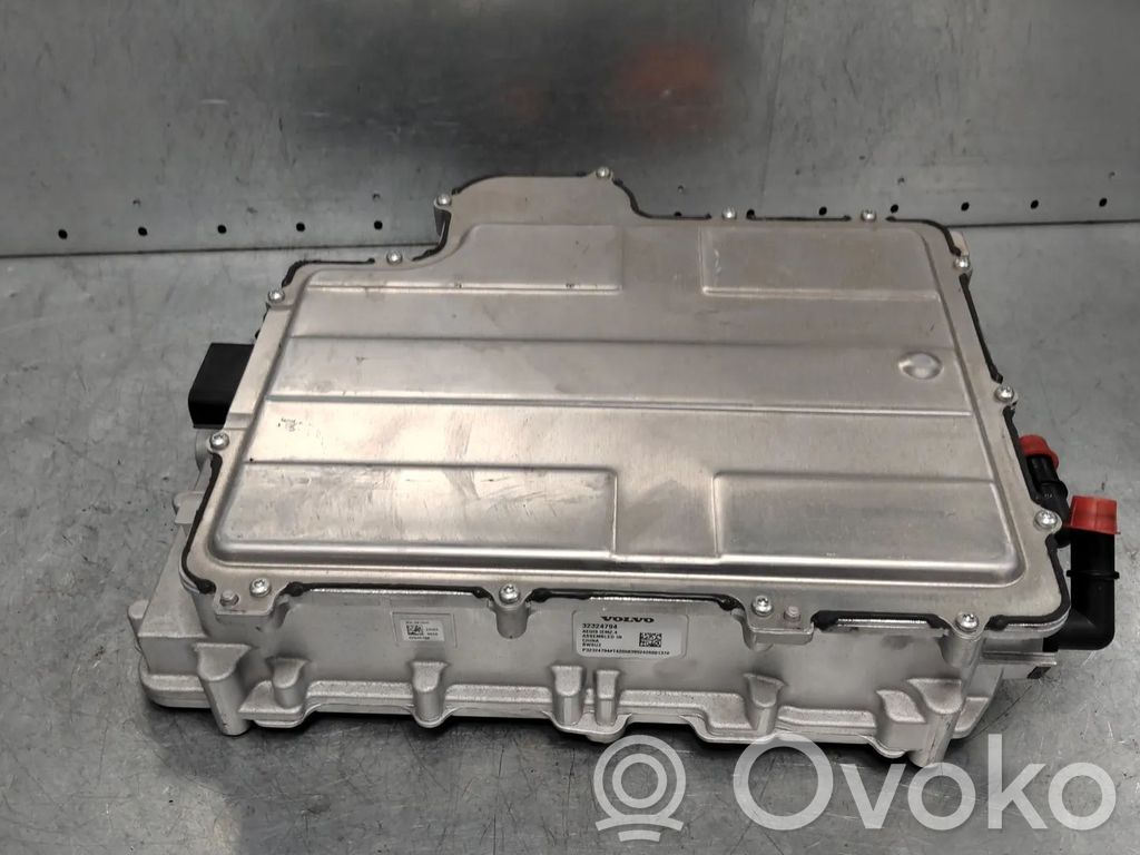 Inversor/convertidor de voltaje   32324794,36010903