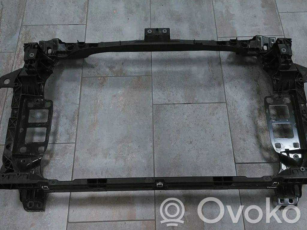 Audi Q7 4M Pas przedni 