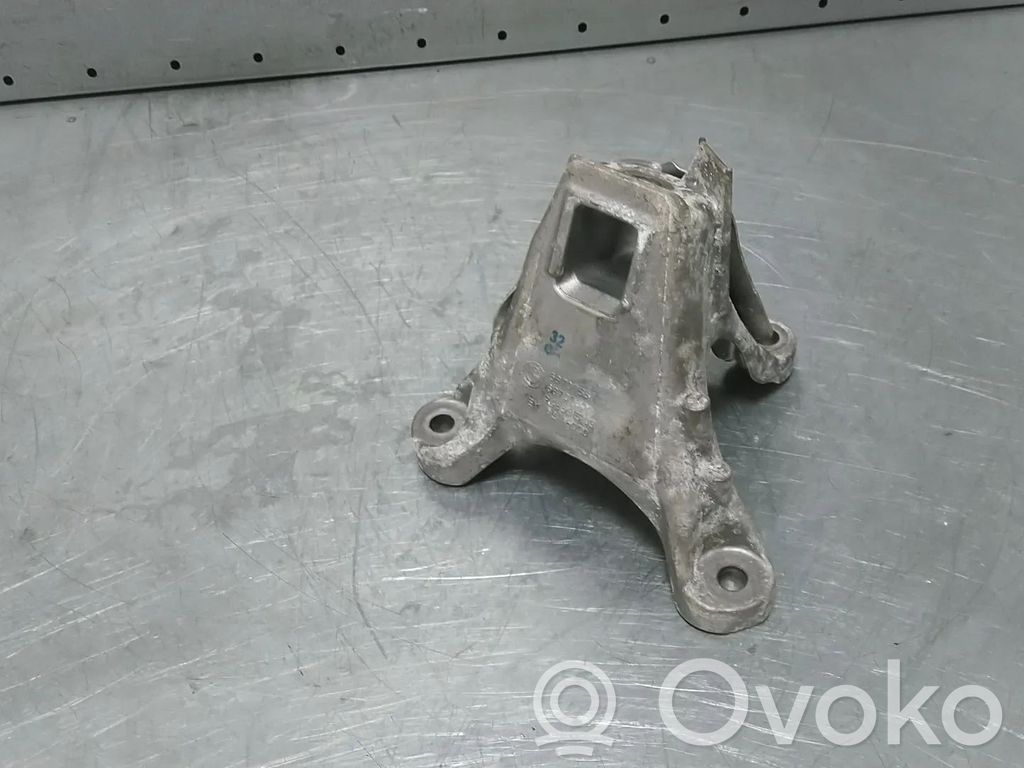 BMW 5 G30 G31 G38 Supporto di montaggio del motore 