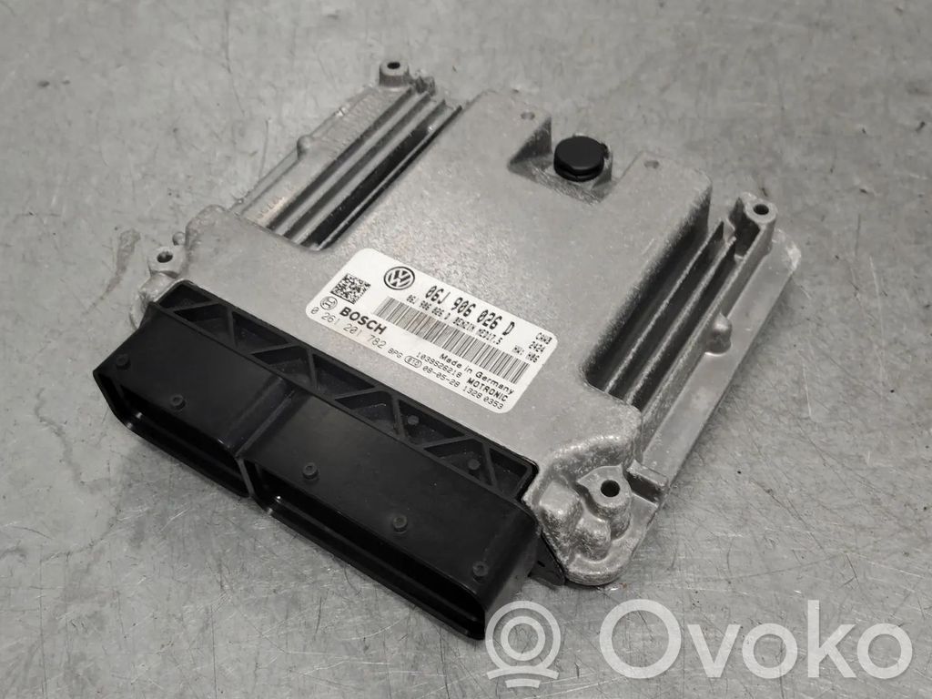 Engine control unit/module   06J906026D,0261201782,CAW