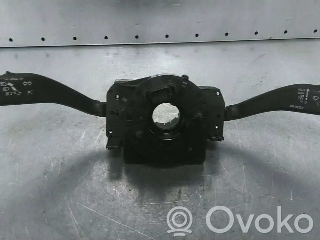 Skoda Fabia Mk2 (5J) Leva/interruttore dell’indicatore di direzione e tergicristallo 