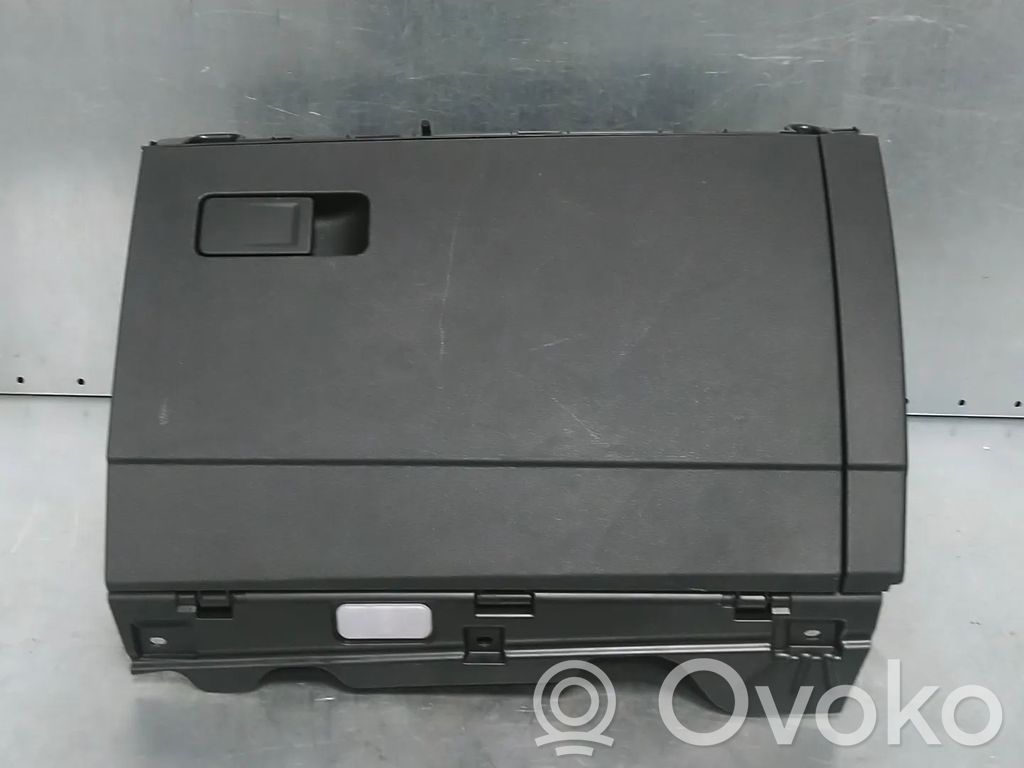 Volkswagen Golf VIII Juego guantera