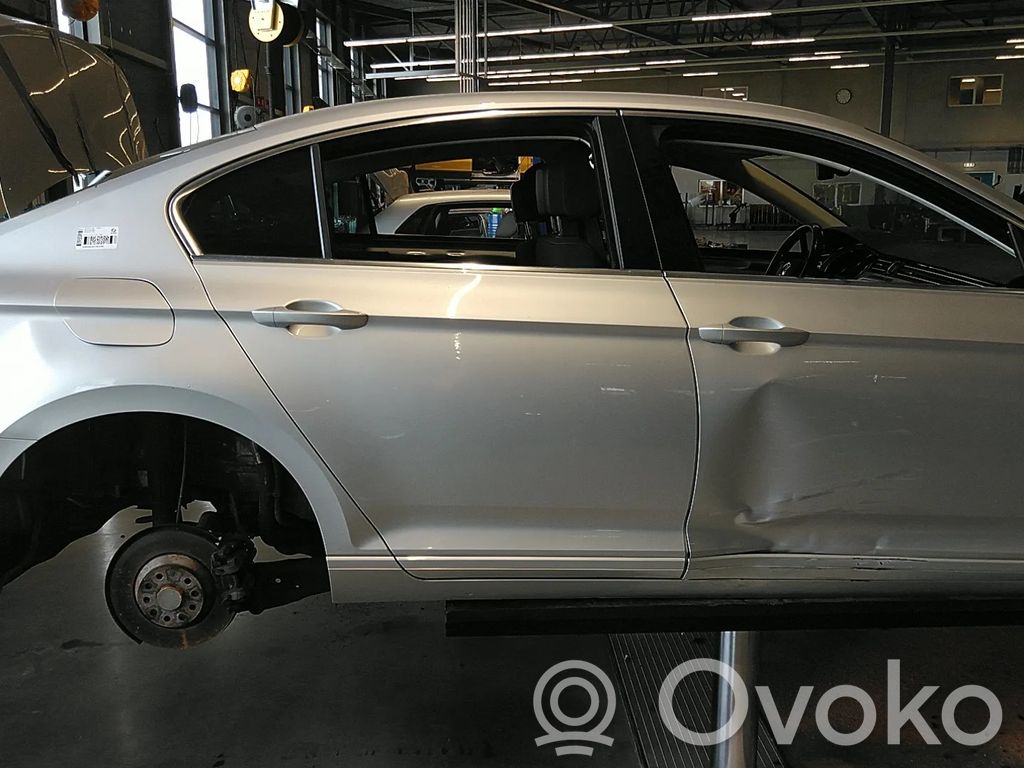 Volkswagen PASSAT B8 Takaovi 