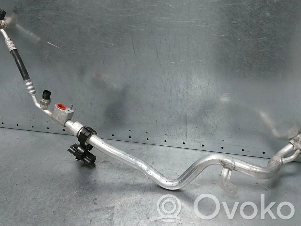 BMW 5 G30 G31 G38 Ilmastointilaitteen putki (A/C) 