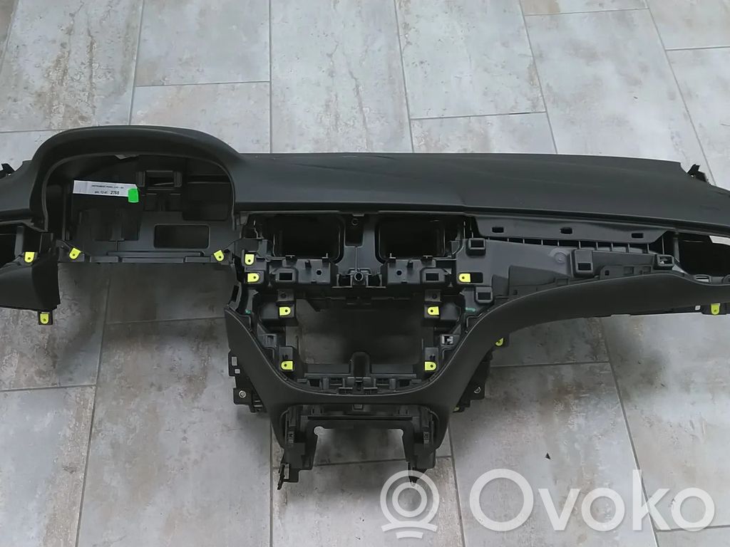 Opel Corsa E Panelė
