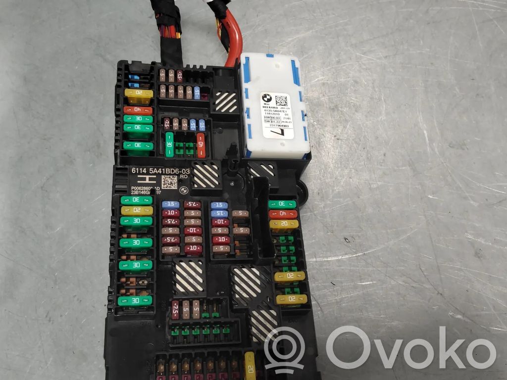 BMW X5 G05 Ramka / Moduł bezpieczników 
