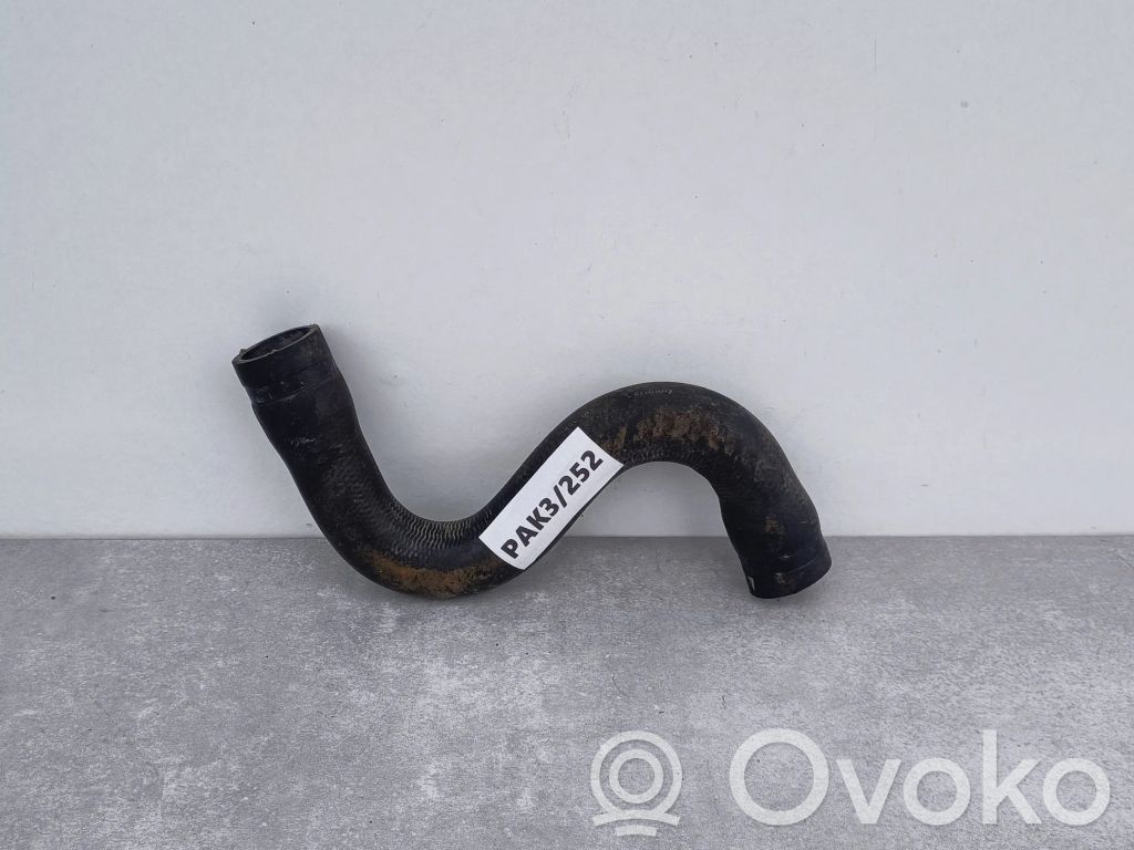 Audi A4 S4 B5 8D Tubo flessibile del liquido di raffreddamento del motore 