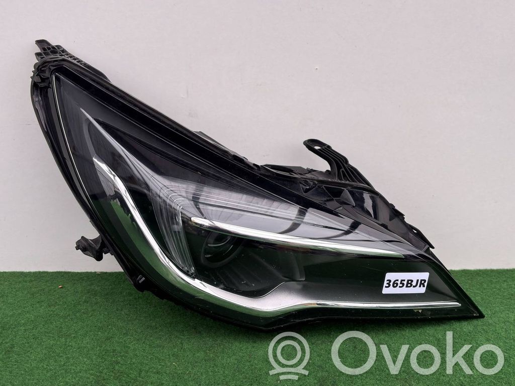 Opel Astra K Lampa przednia 