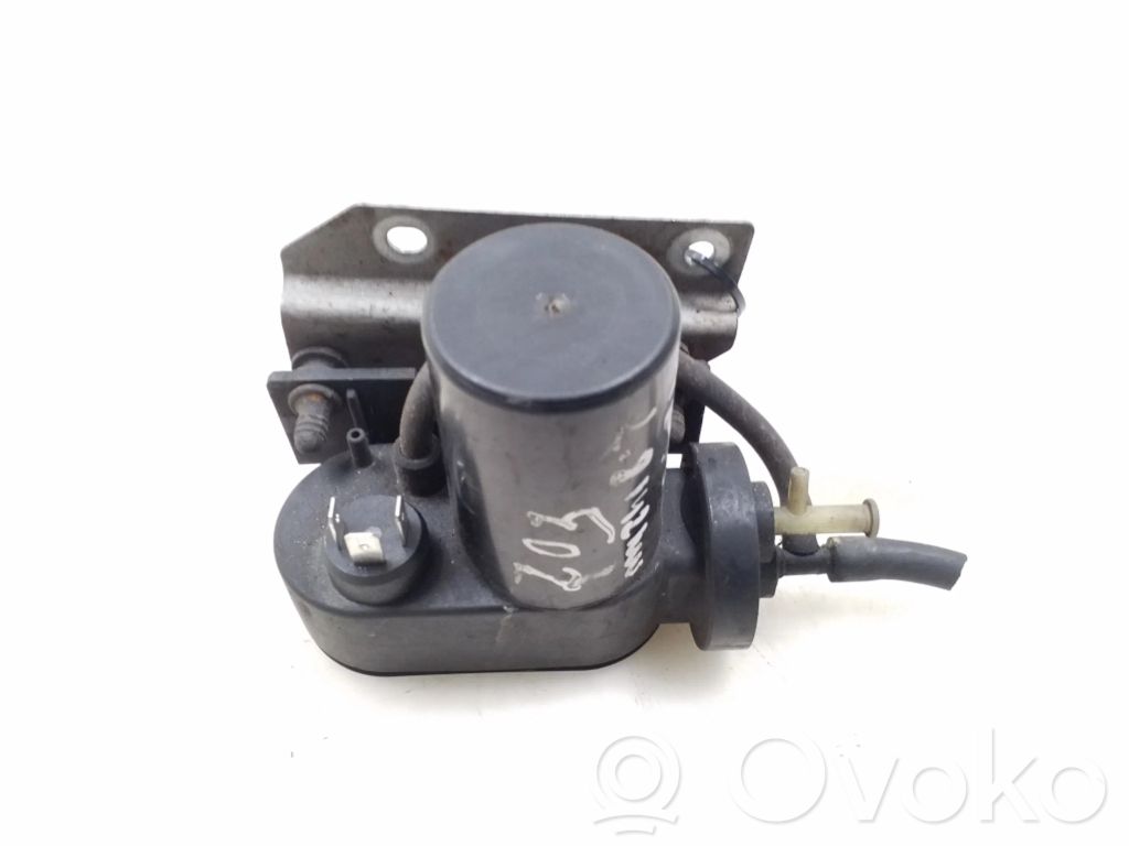 Audi A8 S8 D2 4D Pompe à vide 