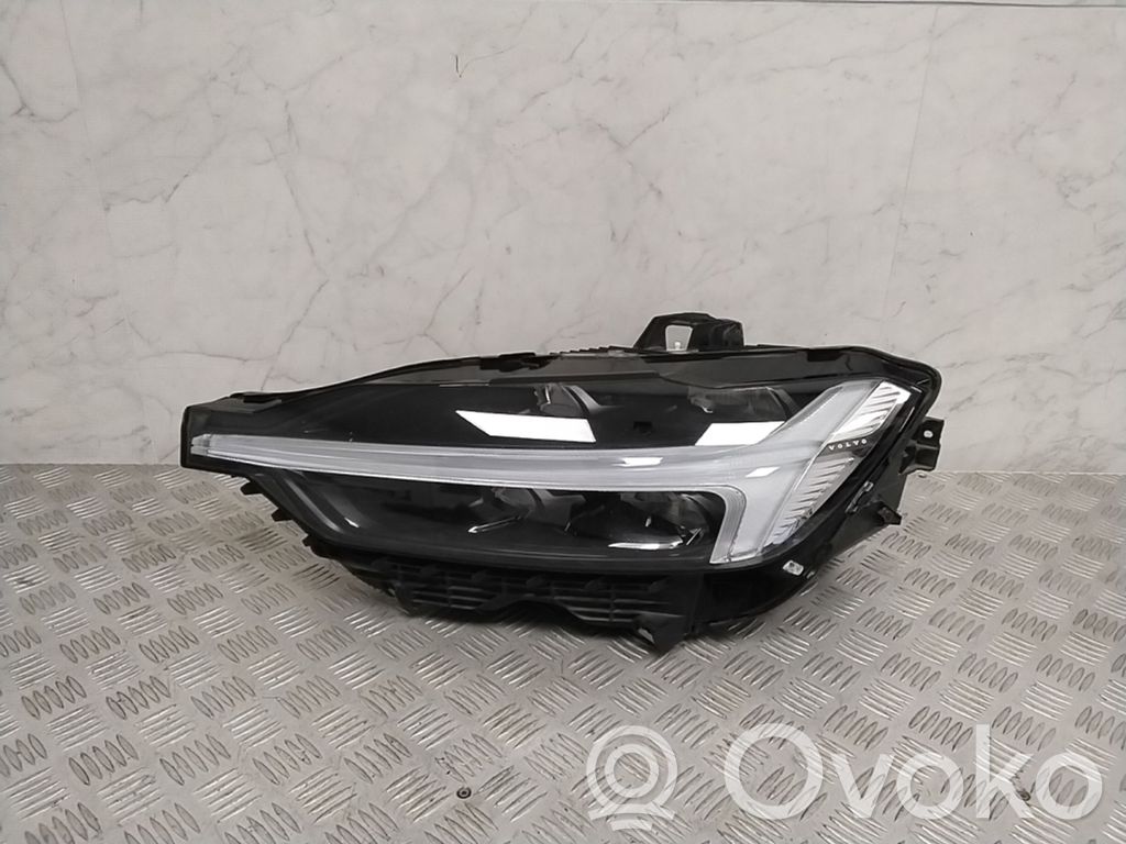 Volvo XC60 Lampa przednia 