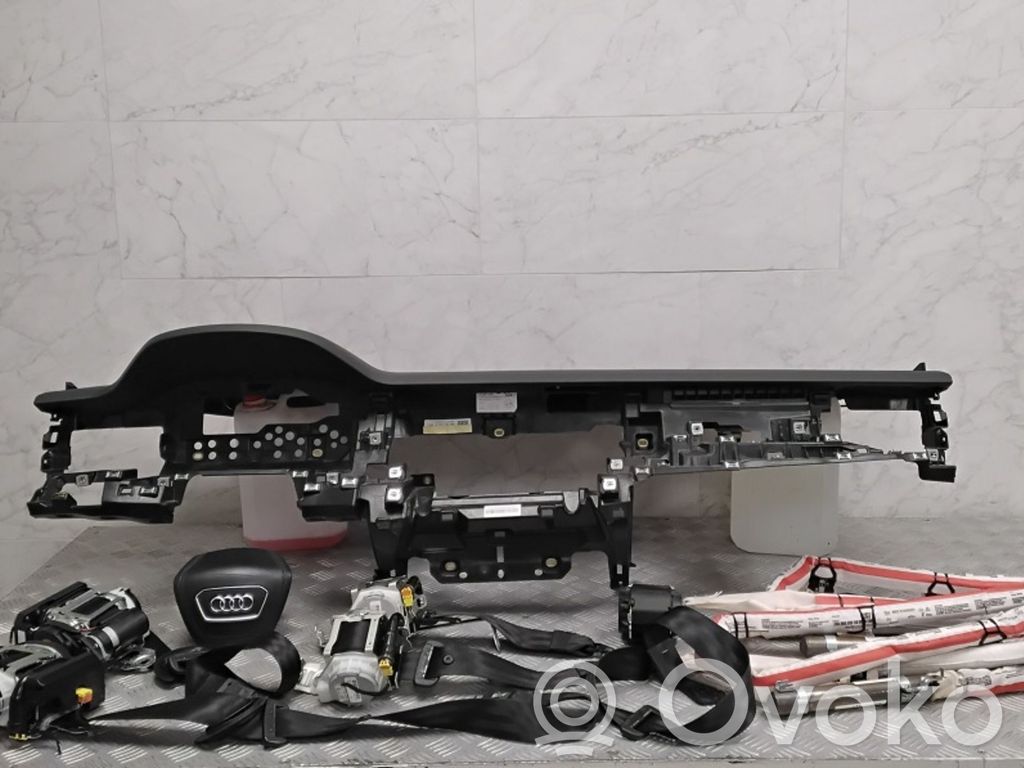 Audi A8 S8 D5 Oro pagalvių komplektas su panele 