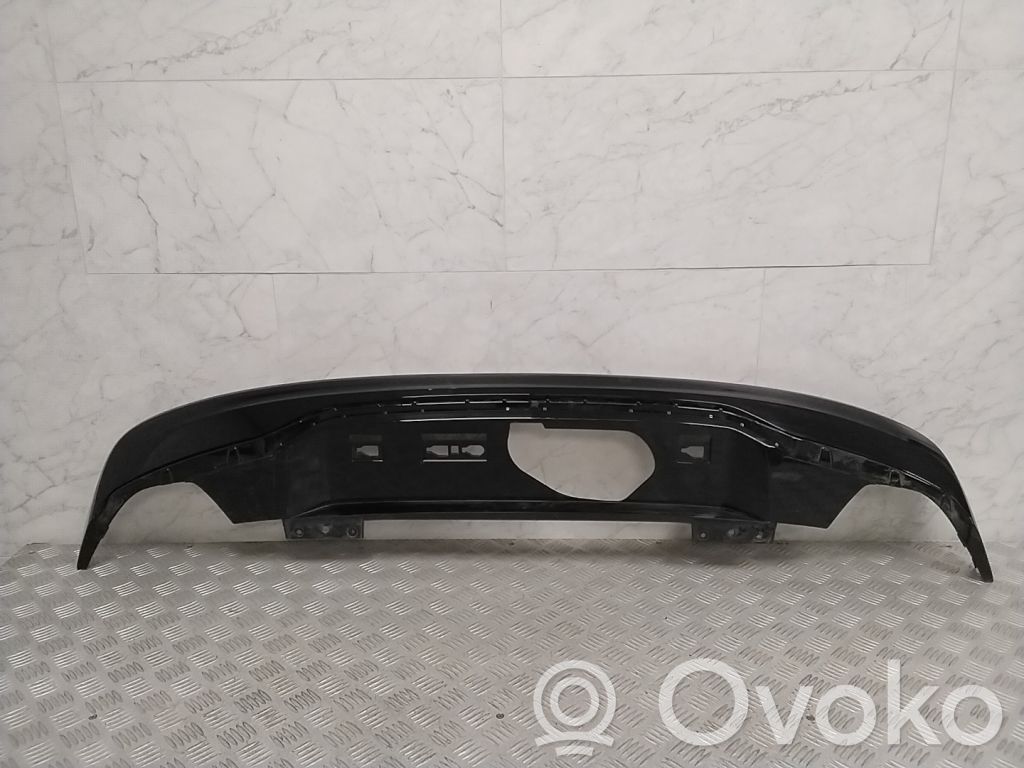Volvo V60 Takapuskurin alaosan lista 