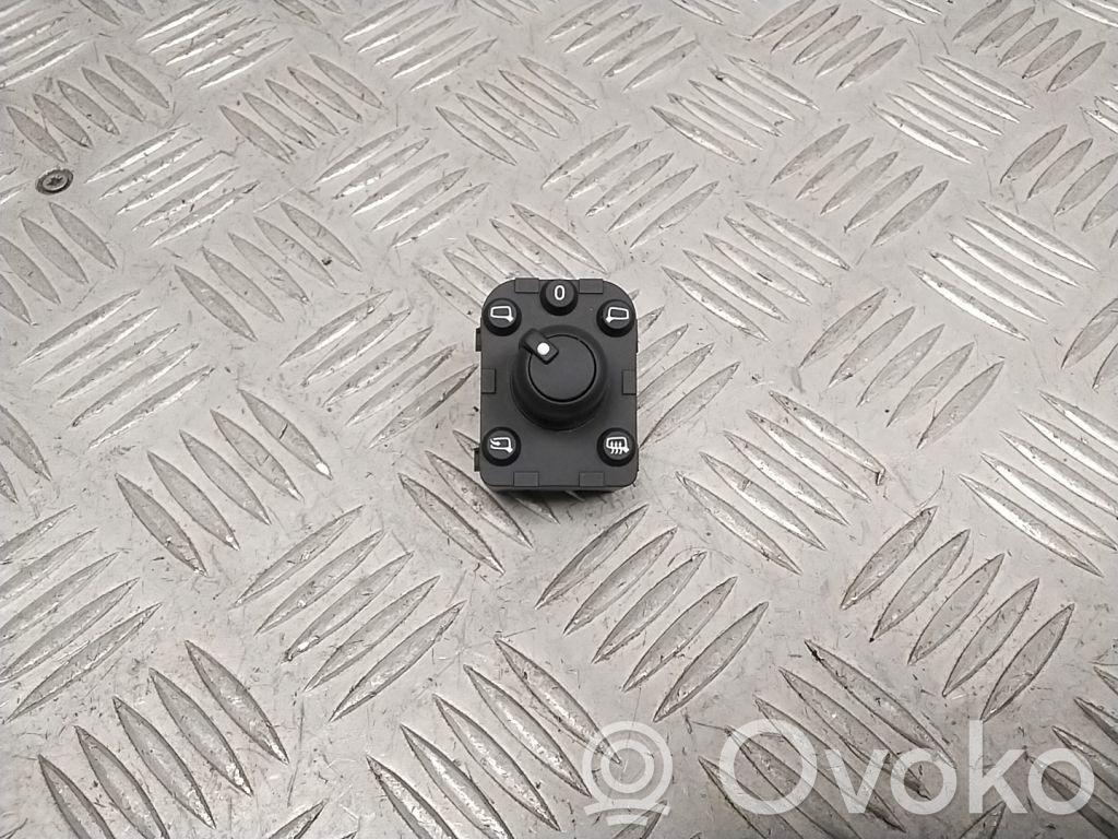 Audi Q2 - Wing mirror switch 