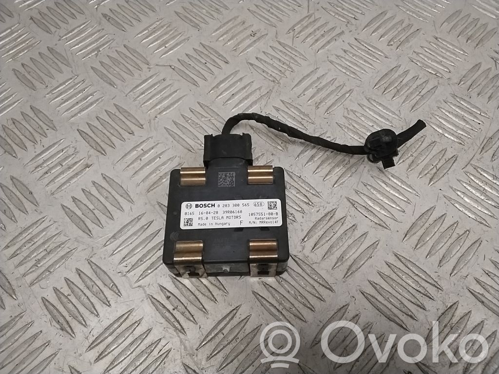 Tesla Model X Distronic sensor radar 