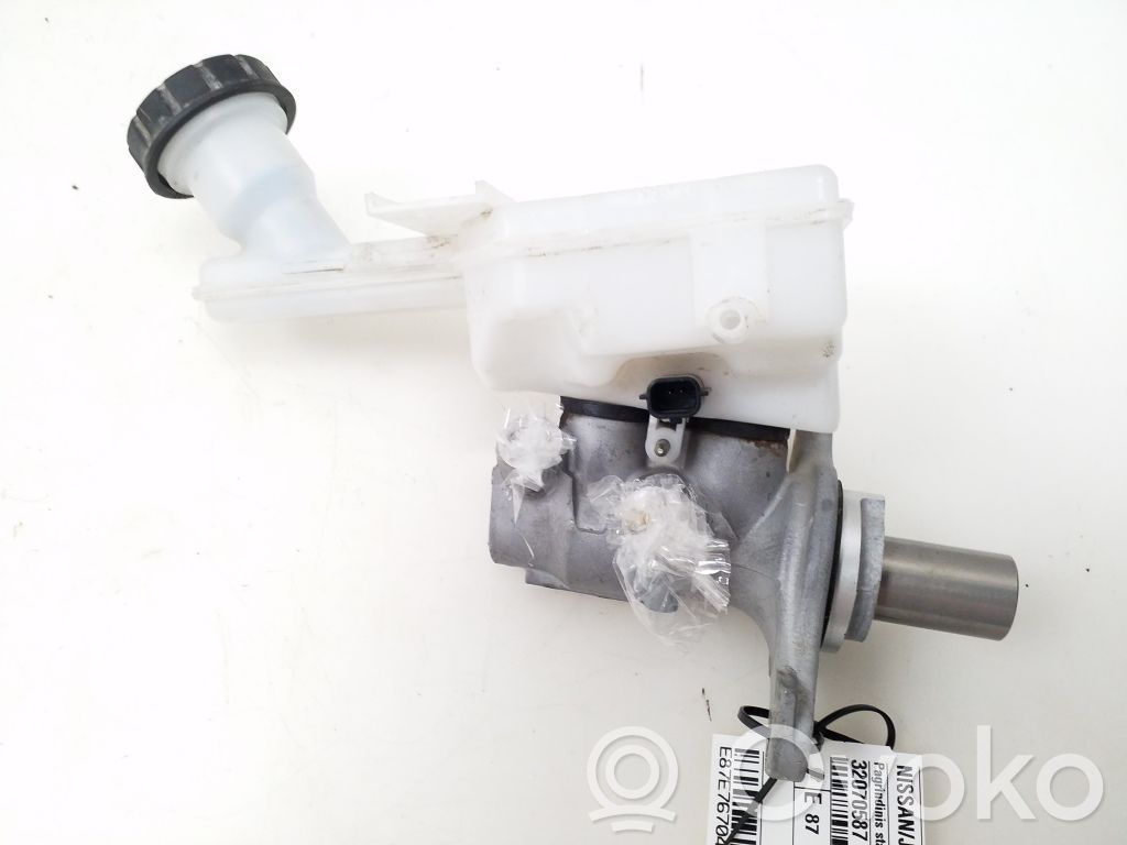 Nissan Juke I F15 Główny cylinder hamulca 