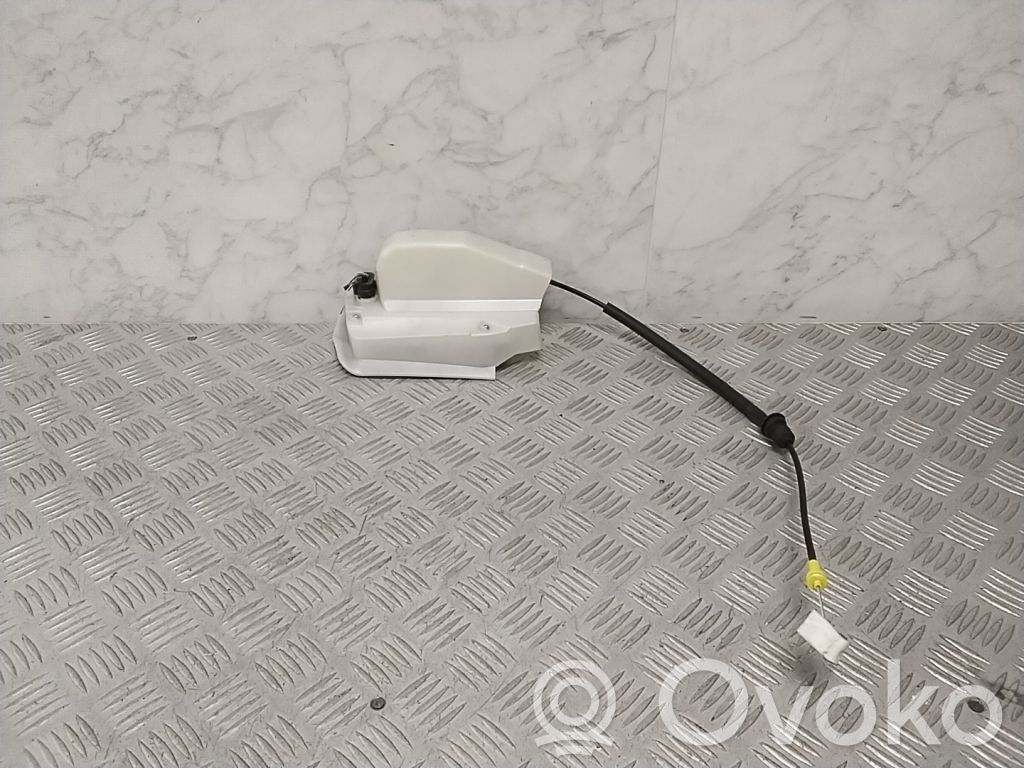 Tesla Model 3 Takaoven lukko 