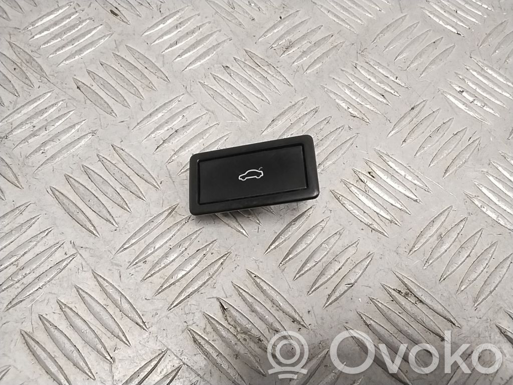Volkswagen PASSAT B8 Tailgate/boot open switch button 
