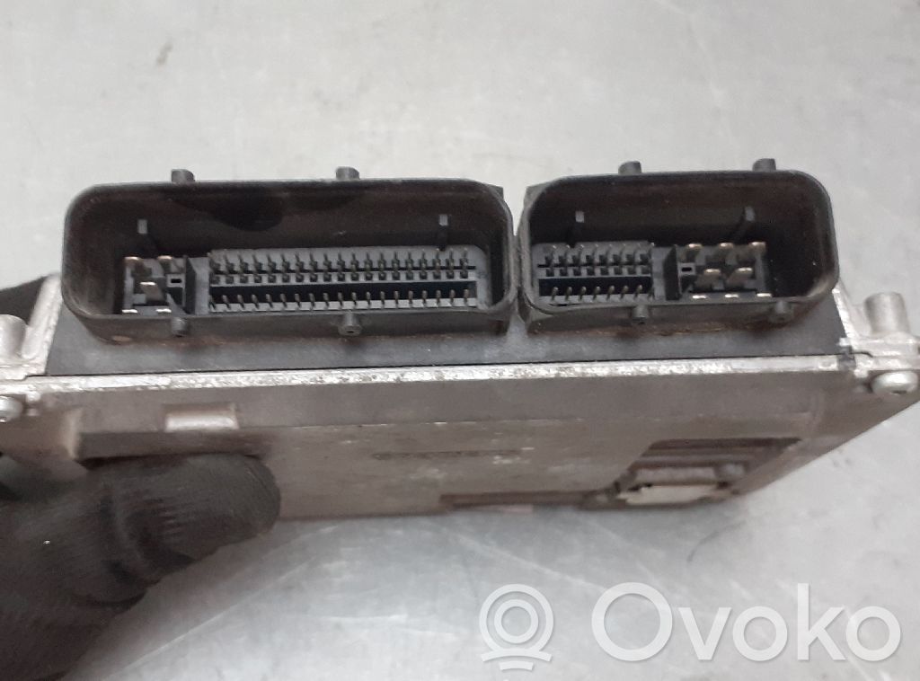 Unidad de control/módulo del motor   06A906033CA