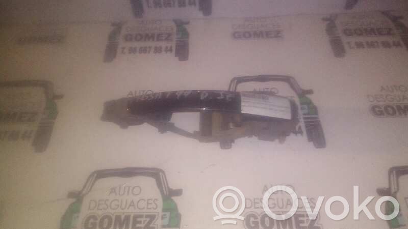 Volkswagen PASSAT B5 Maniglia esterna per portiera anteriore