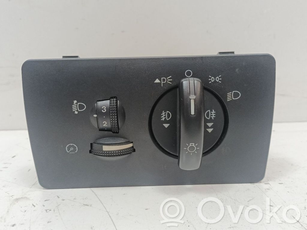 Light switch   1S7T13A024FB