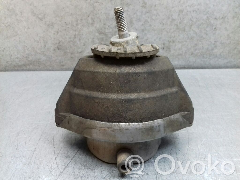 Soporte de montaje del motor   6761091