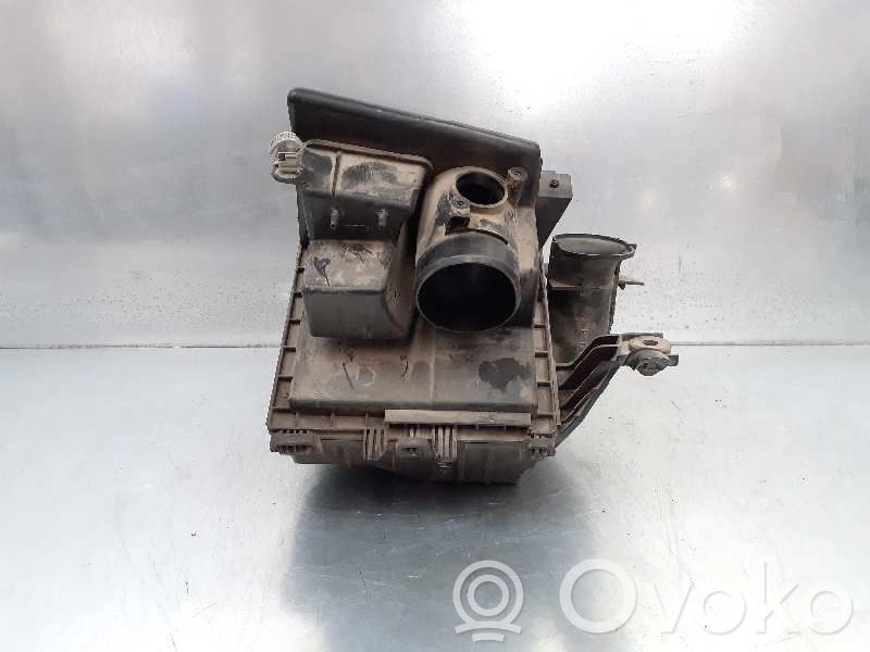 Air filter box   RF7N13Z01A