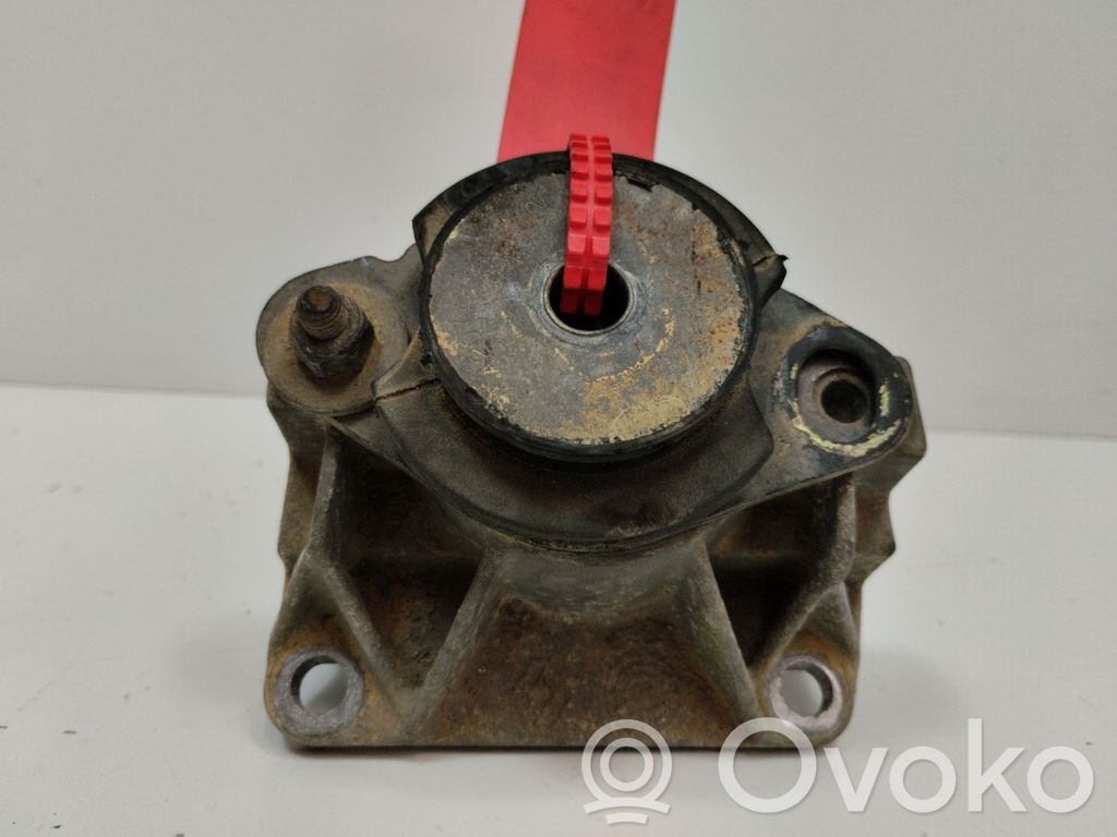 Engine mount bracket   8200089697D