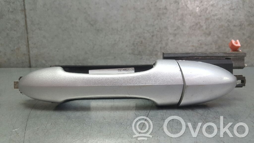 Manecilla externa puerta trasera   3S41A266B23AA
