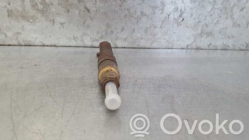 Inyector de combustible   028130201G