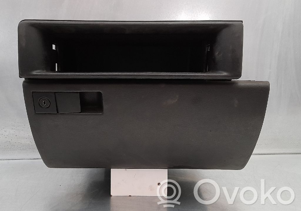 Opel Vectra A Handschuhfach 