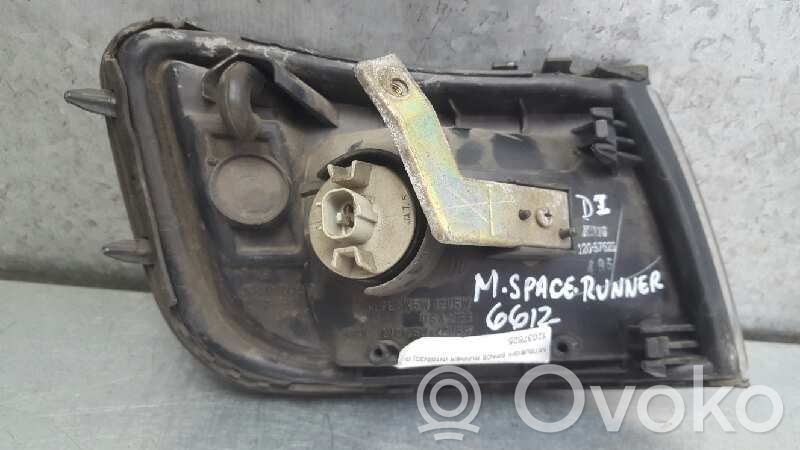 Mitsubishi Space Runner Etu-/Ajovalo 