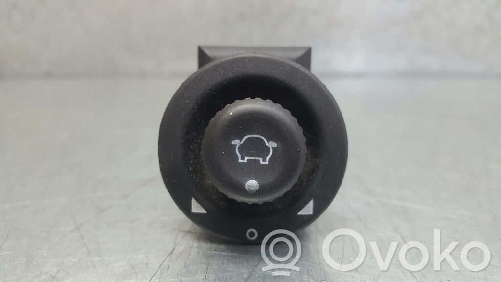Interruptor del espejo lateral   98BG17B676AB