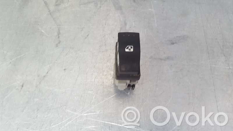 Comutator comandă geamuri electrice   8200220508