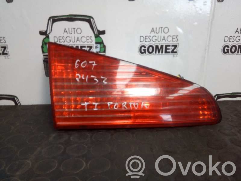 Peugeot 607 Lampy tylnej klapy bagażnika 