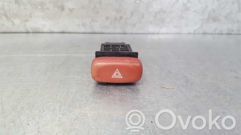 Botón interruptor de luz de peligro