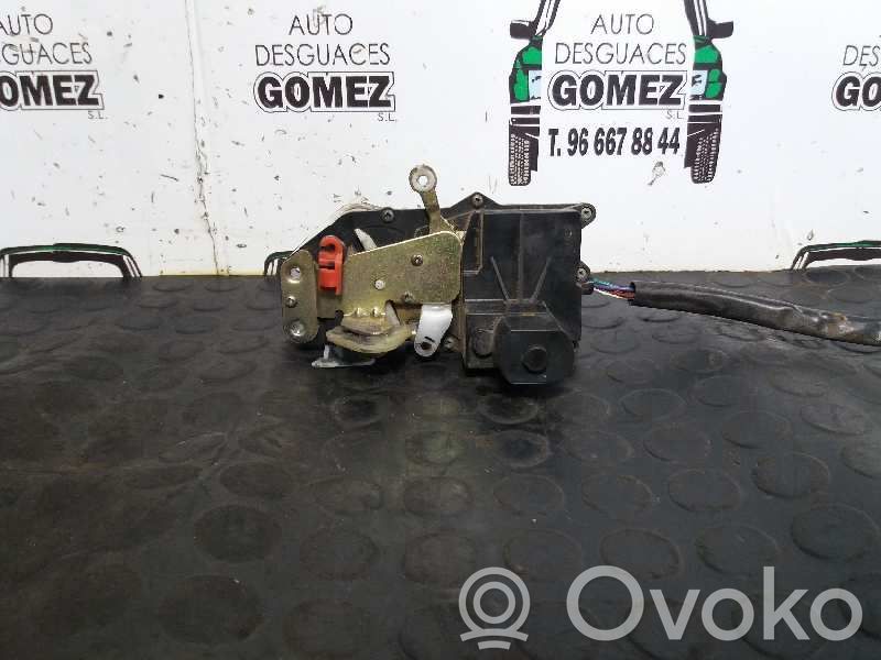 Cerradura de puerta delantera