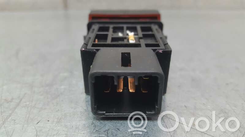 Botón interruptor de luz de peligro   864W03330