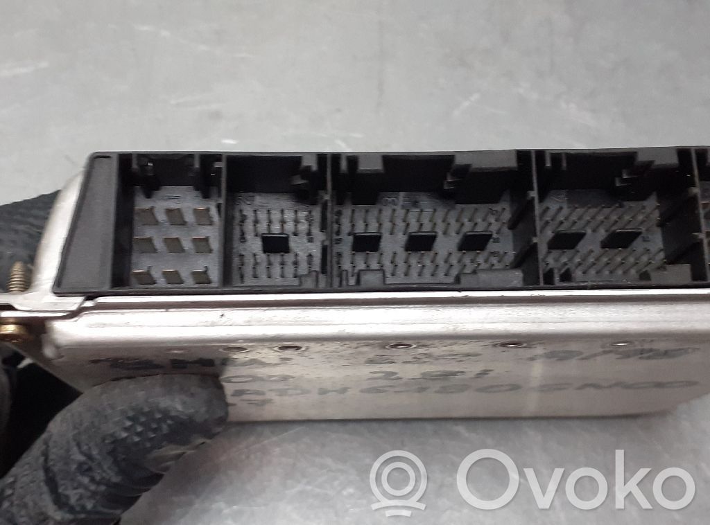 Unidad de control/módulo del motor   1430844